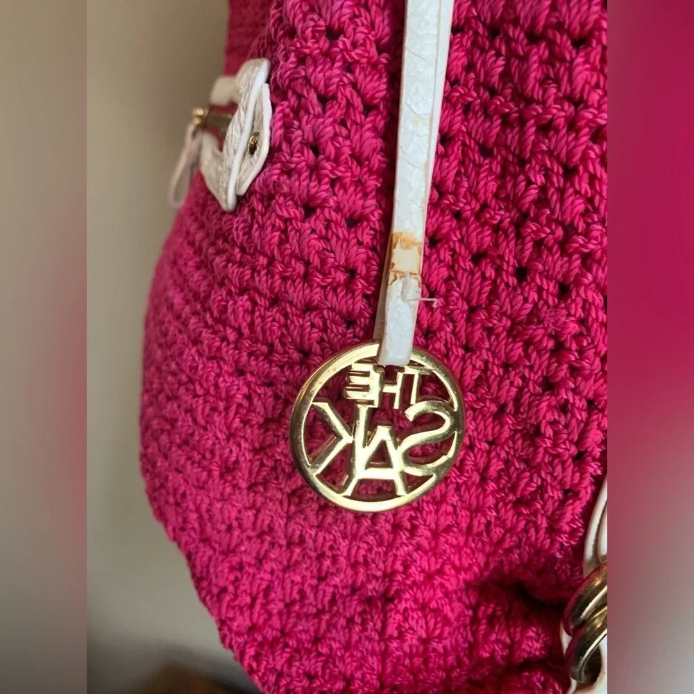 The Sak fuschia crochet purse with gold chains pink y2k